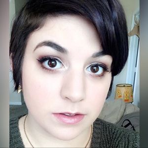 Meet your Posher, Pia